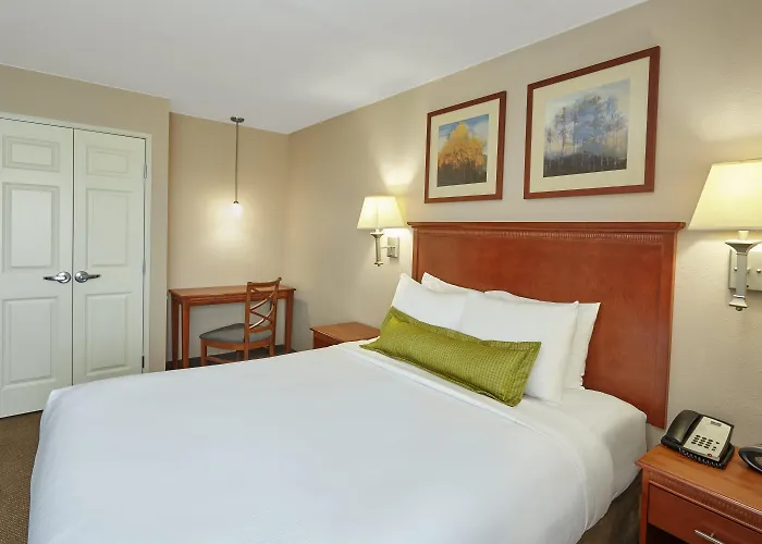 Candlewood Aurora-naperville By Ihg 2*