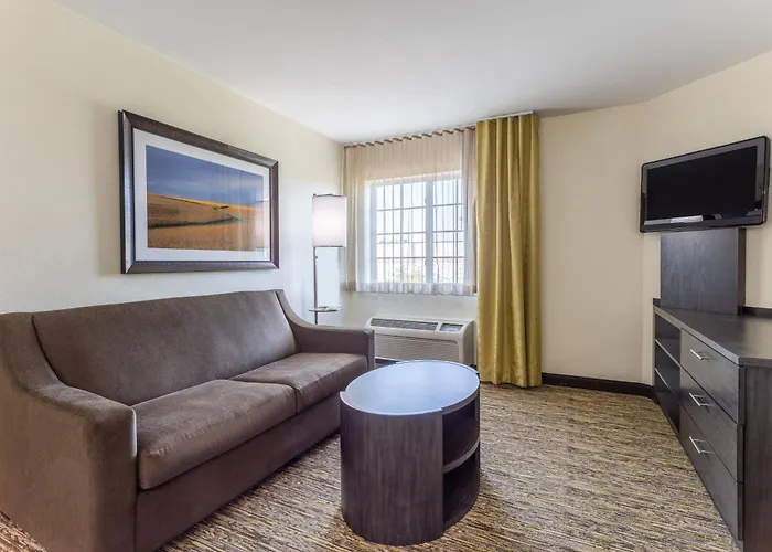 Candlewood Aurora-naperville By Ihg 2*