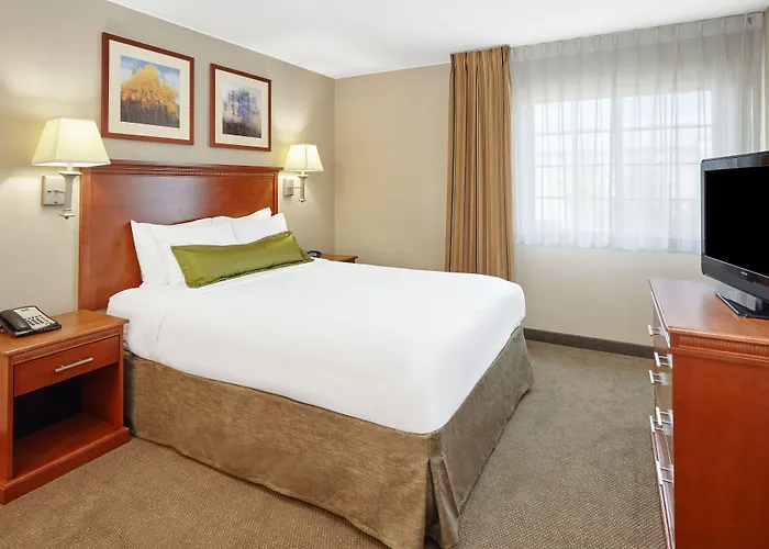 Candlewood Aurora-naperville By Ihg 2* Aurora