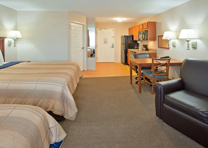 Candlewood Aurora-naperville By Ihg 2*