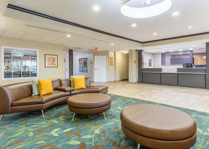 Candlewood Aurora-naperville By Ihg 2*