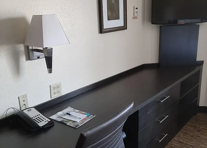 Candlewood Aurora-naperville By Ihg 2* Aurora